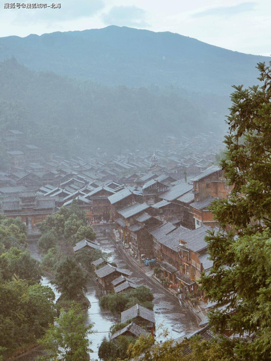 贵州4天3晚需要多少钱？贵州4日游多少钱人民币
